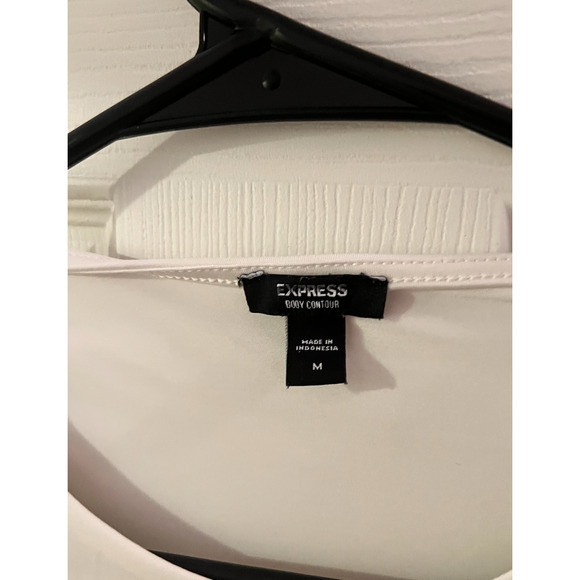 NWOT Express Contour Twist Front Tee - Picture 5 of 5